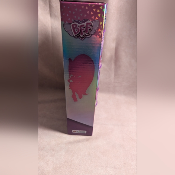 Cry Babies BFF Series 1 Phoebe Doll - Picture 4 of 7